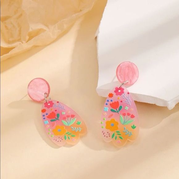 7/$30 GEOMETRICAL FLORAL DANGLES - Picture 2 of 5